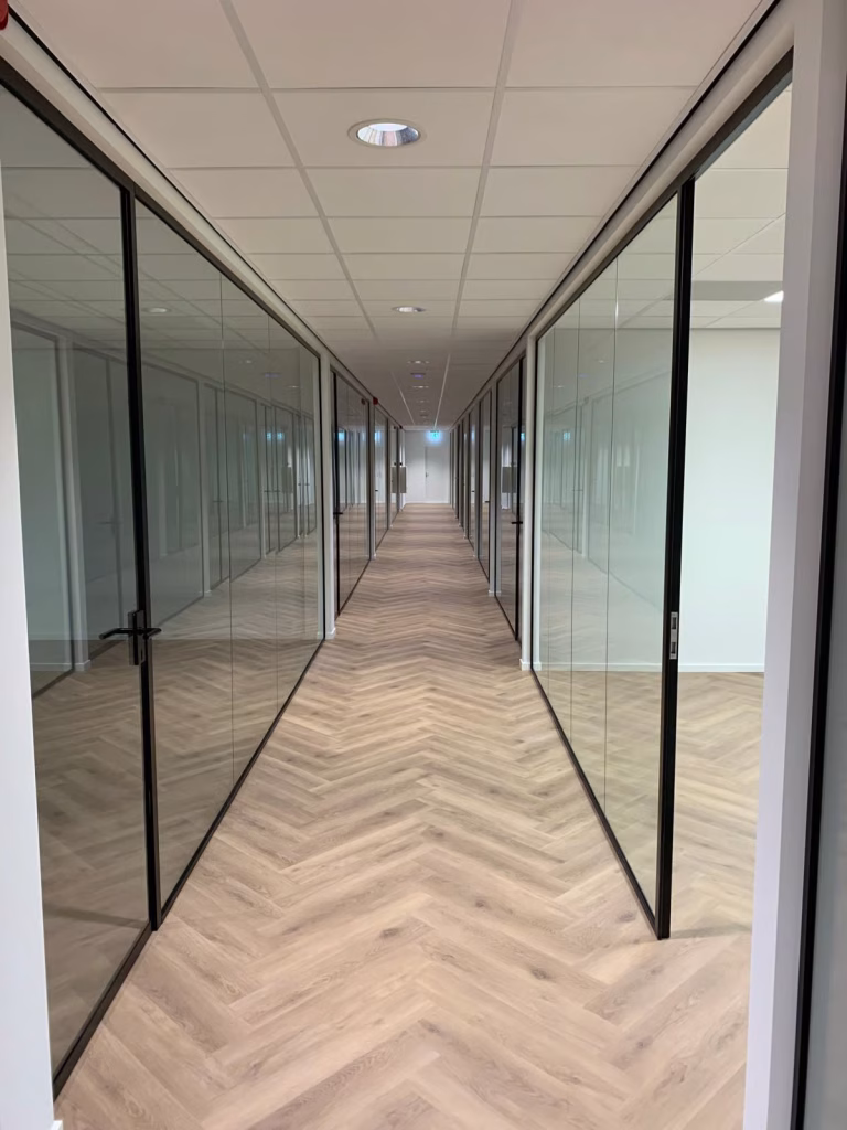 Nette kantoorhal van pand in capelle aan den ijssel