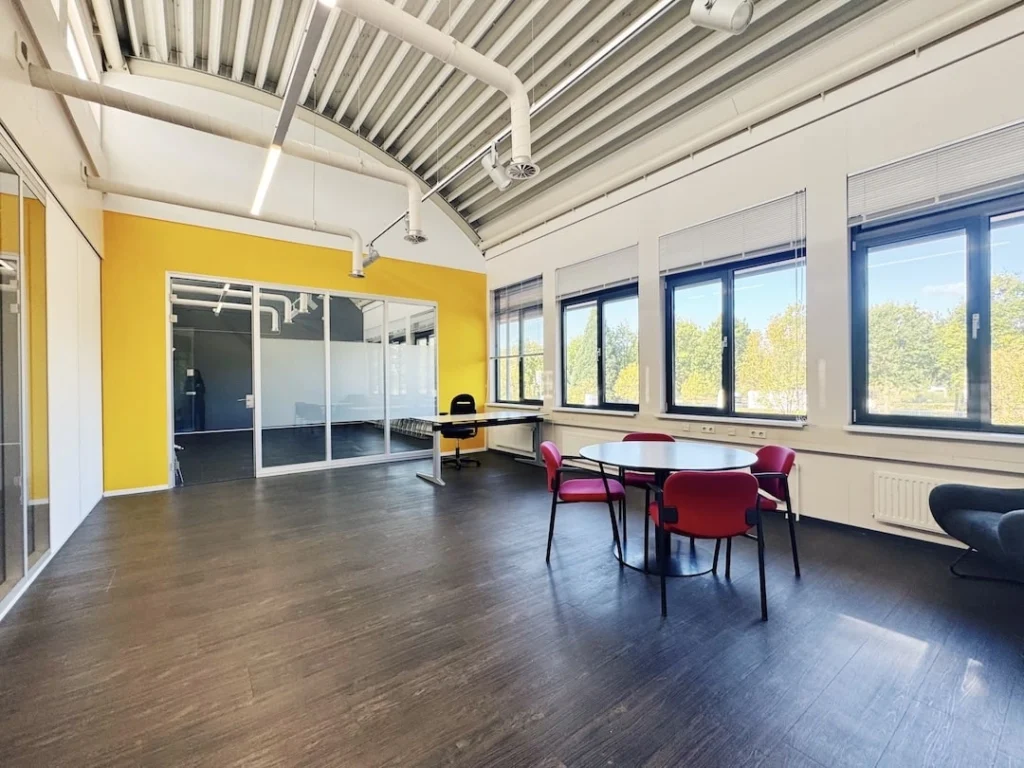 Afbeelding van flexoffiz grote kantoorruimte in Amersfoort