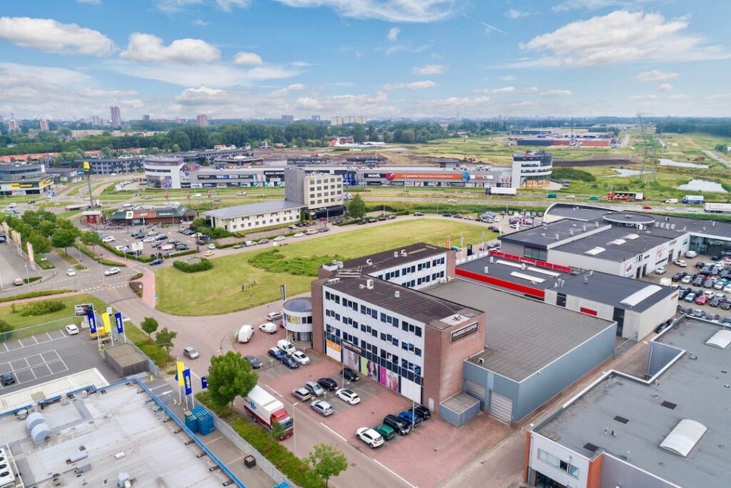 Kantoorpand Barendrecht van Flexoffiz dicht bij Rotterdam