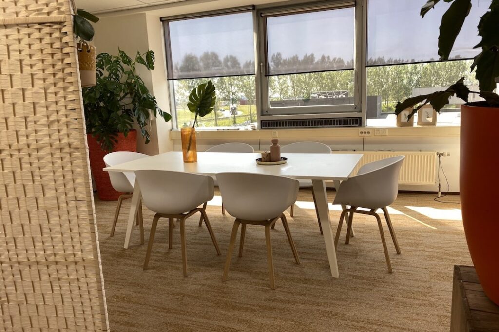 Gezamenlijke ruimtes in flexoffiz kantoorpand Barendrecht