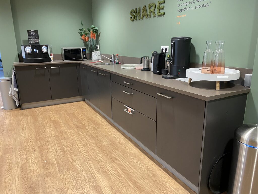 Keuken in kantoor Bodegraven van FlexOffiZ