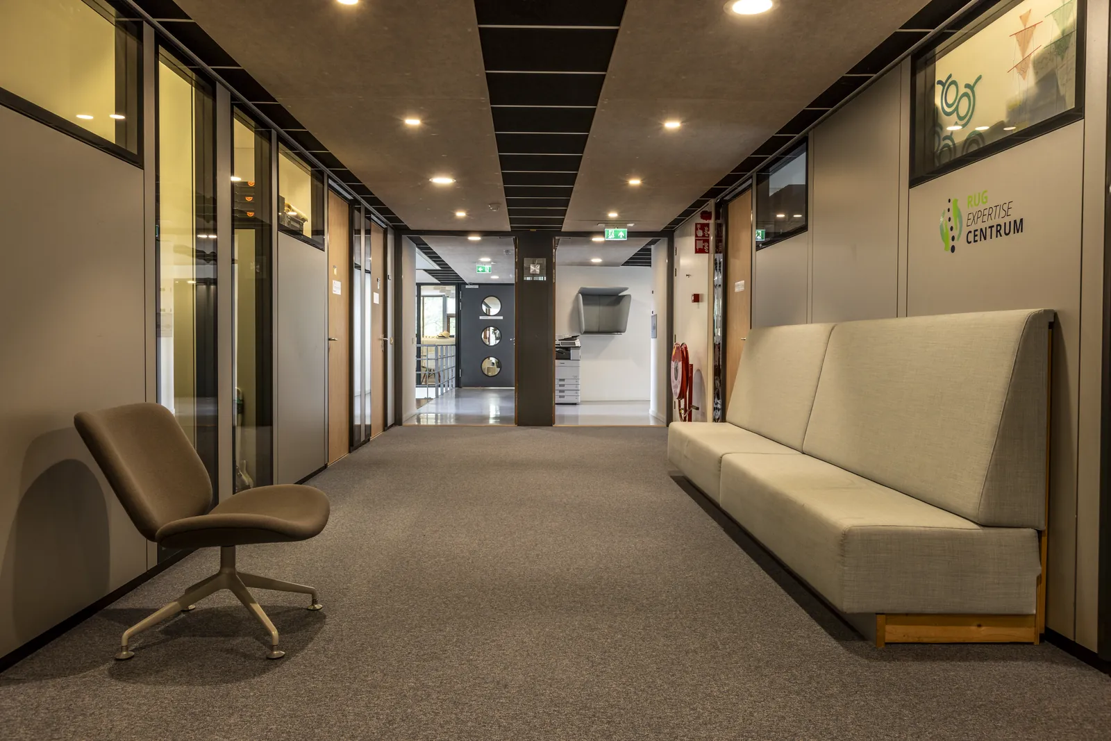 Compacte keuken in Delft voor koffie en lunch tussen het werken door