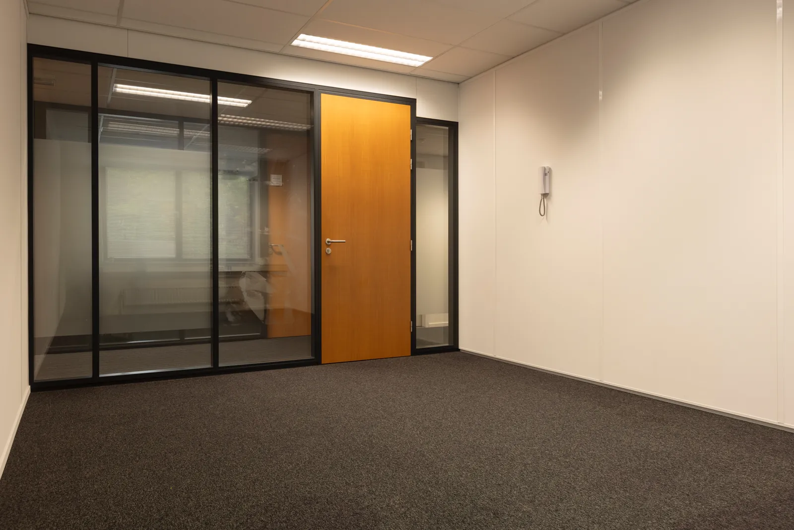Gemeenschappelijke pantry in FlexOffiZ Zwijndrecht voor koffie en lunchmomenten