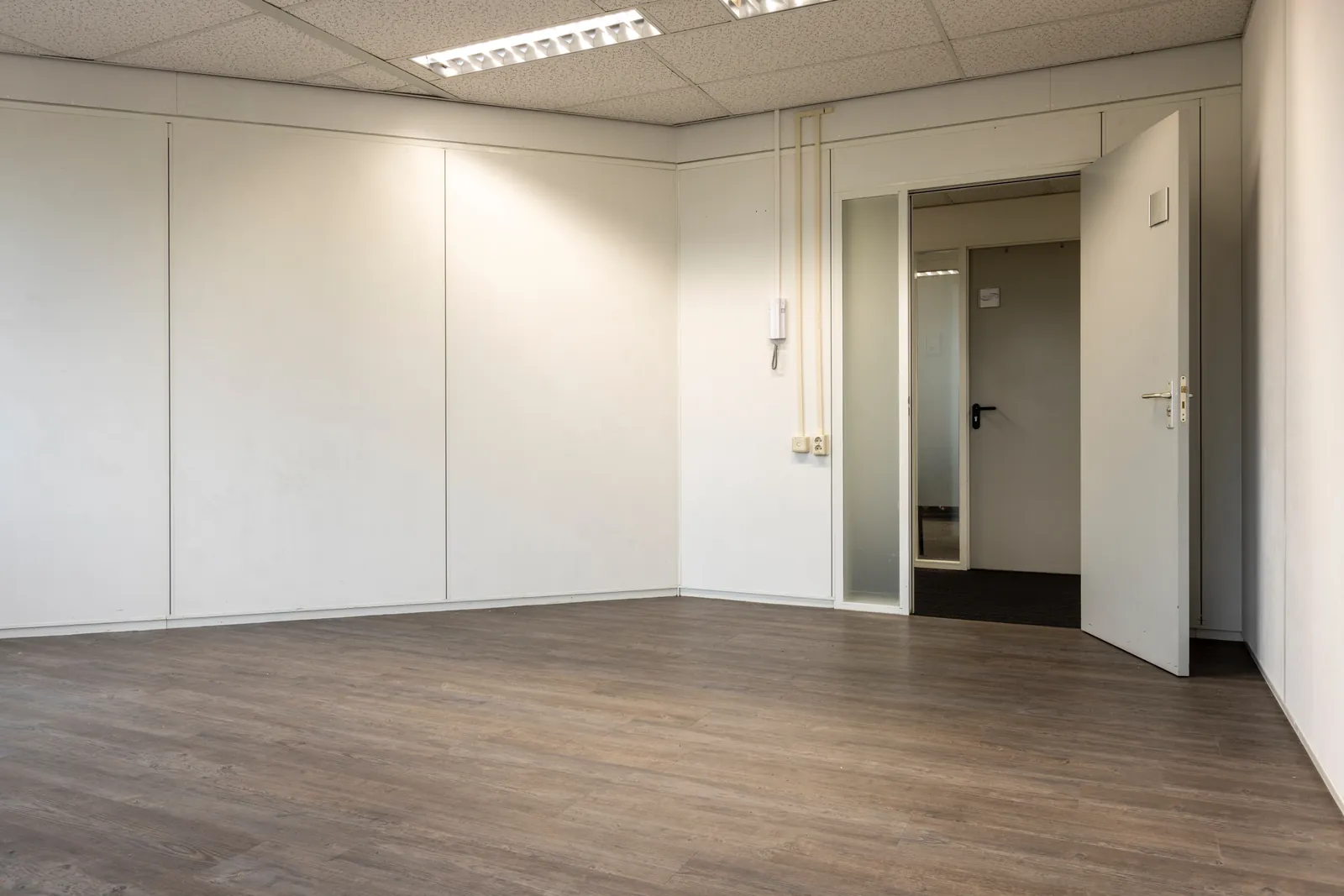 Compacte kantoorunit in Zwijndrecht ideaal als zzp werkplek of klein team