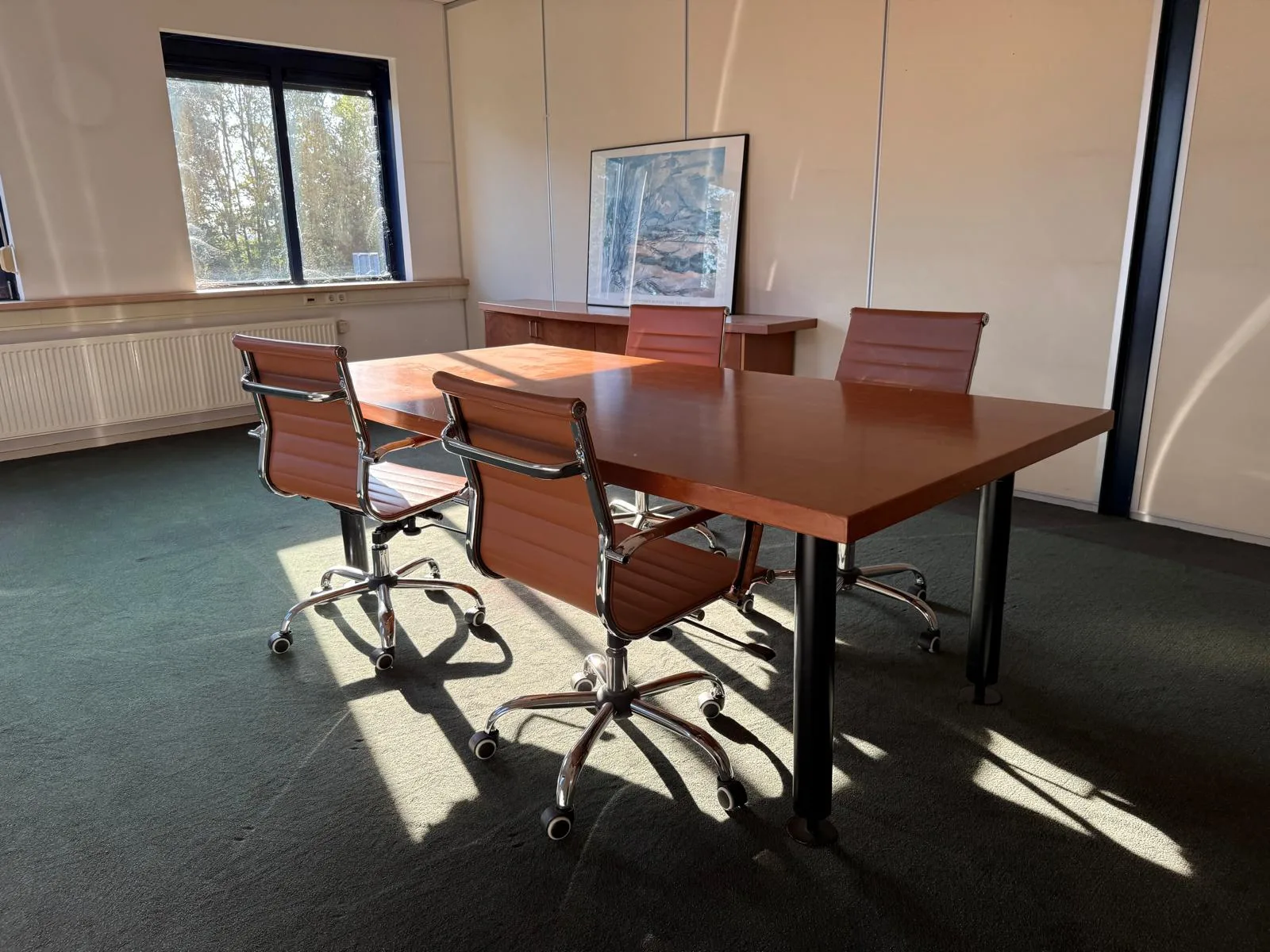 Kantoor met vergadertafel in kantoorruimte 's-Heerenberg bij FlexOffiZ